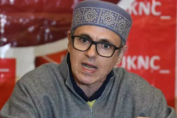  Umar Abdullah in displeasure about aam aadmi and congress fight in delhi election