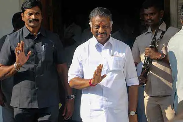 Kongu people showing support towards ops