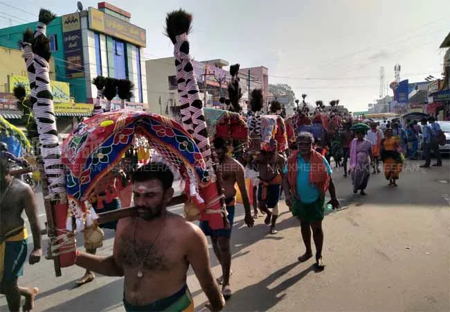 thai pusam festival palani murugan temple peoples provide foods 