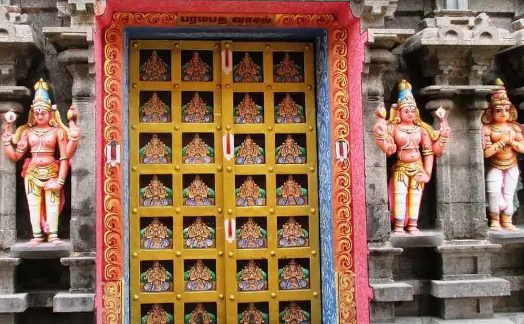 devotess not allowed at the function of paramapathagate open 
