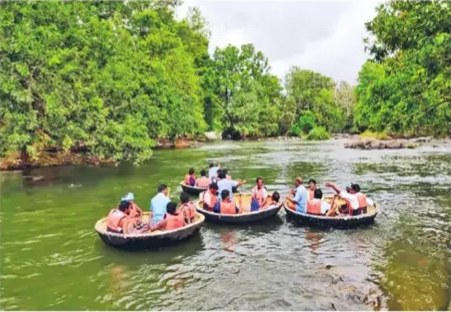 HOGENAKKAL WATER FALLS DOWN CONTINUE BOAT SERVICE TOURIST PEOPLES HAPPY