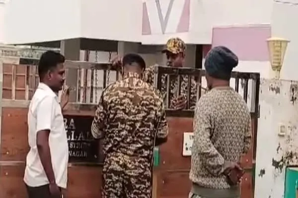 ADMK BJP officials raided the houses of the enforcement agencies
