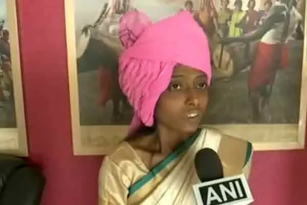 visually differently abled girl devshree bhoyar completed phd indian politics chhattisgarh raipur