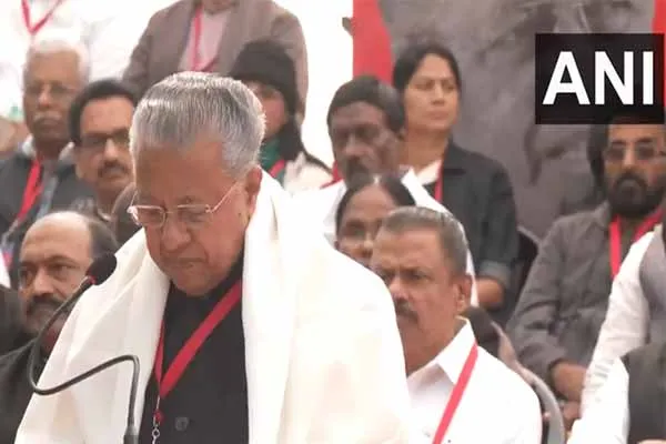 Kerala govt struggle in Delhi to condemn central govt CM Pinarayi Vijayan participated