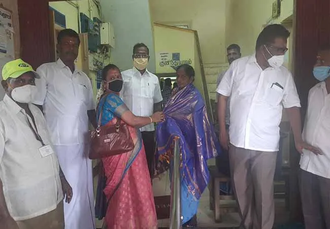 sanitary workers briyani food social activist 