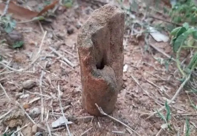 The bottom of the flask that reveals the neighborhood contact at Porpanaikottai, the discovery of the bonding ridge tiles!