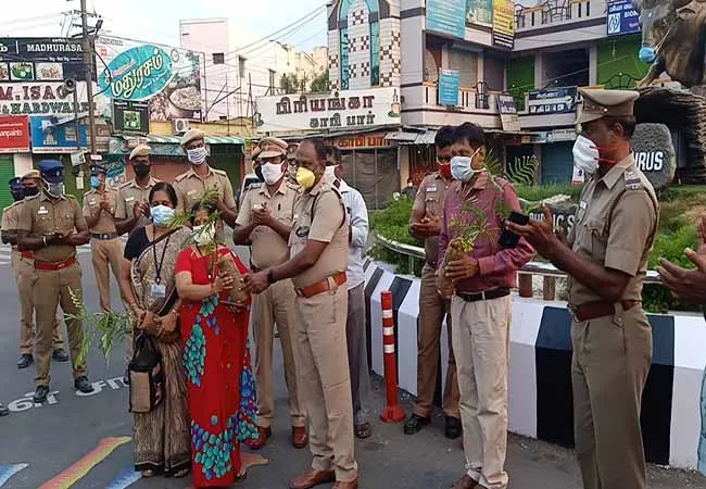 salem police has give trees for doctors, nurses, cleaning staffs 