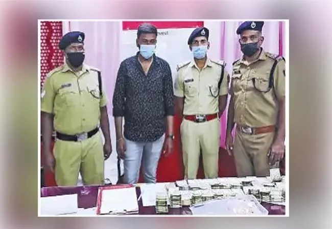 Gold jewelery worth Rs 44 lakh confiscated from train