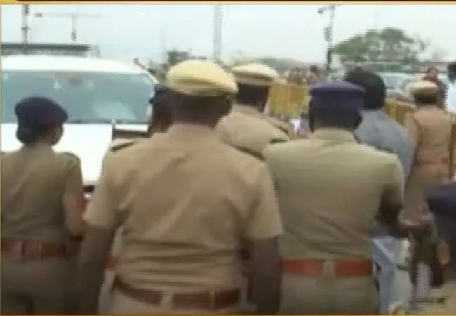 pollachi issues dmk kanimozhi police not allowed 