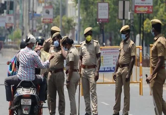 tamilnadu curfew police peoples vehicles 