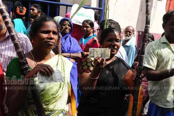 Rs 1000 cash with Pongal gift package  Chief Minister M.K.Stal's order