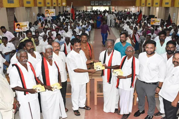 DMK MLA gave gold to 2 thousand people!