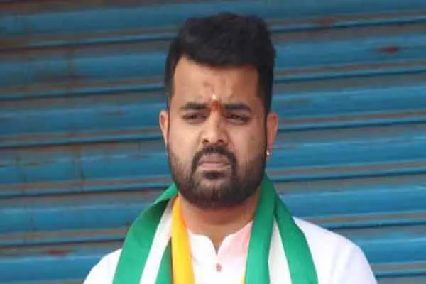 Police chargesheet! informed Prajwal Revanna locked the woman in house and hit her
