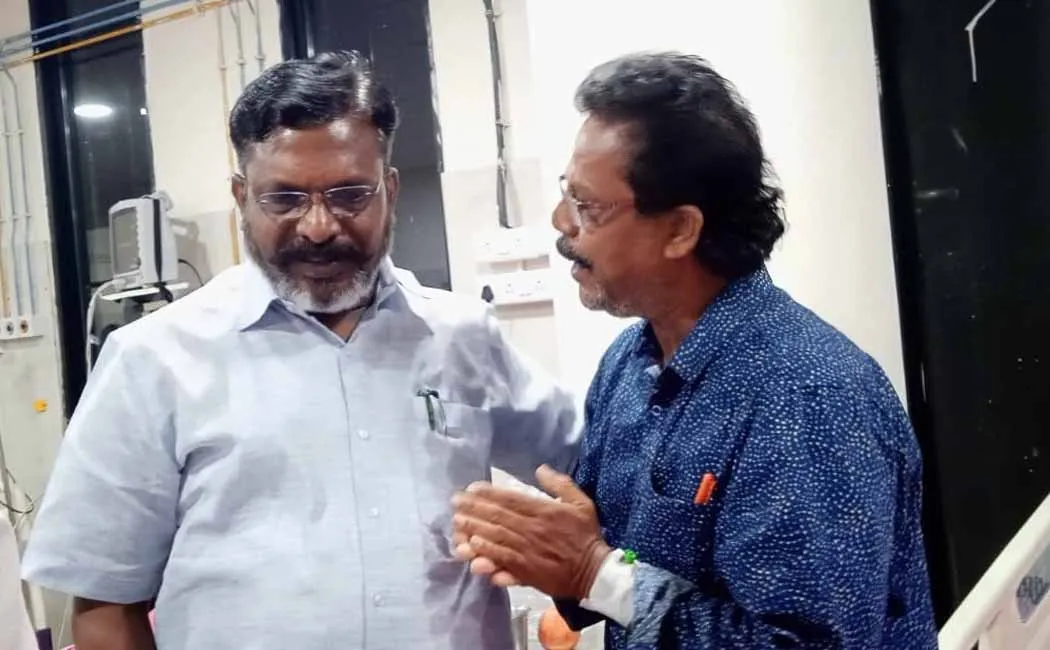Thol. Thirumavalavan mp meet nakkheeran journalist Damodaran Prakash at hospital 