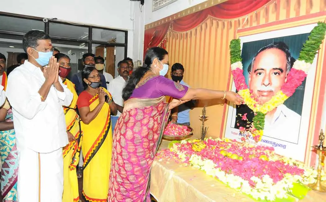 DMDK premalatha vijayakanth pay homage to anna 