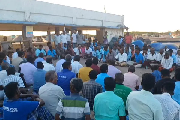 The fishermen have declared a continuous protest and they are going to ignore the election