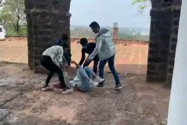 popular actress fell down while in shooting 