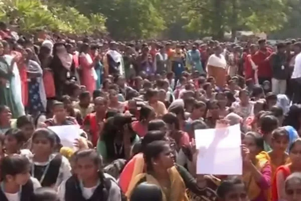 Students protest Misbehaviour complaint against college principal
