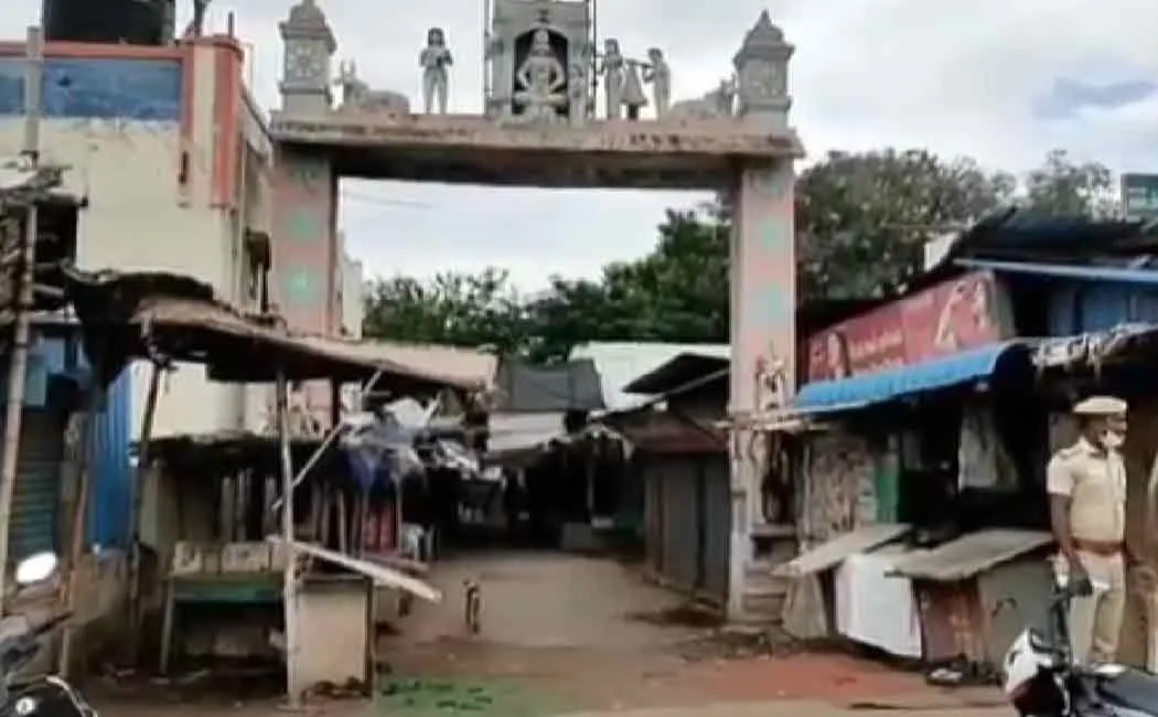 Priest attacked Madurai Pandi temple premises