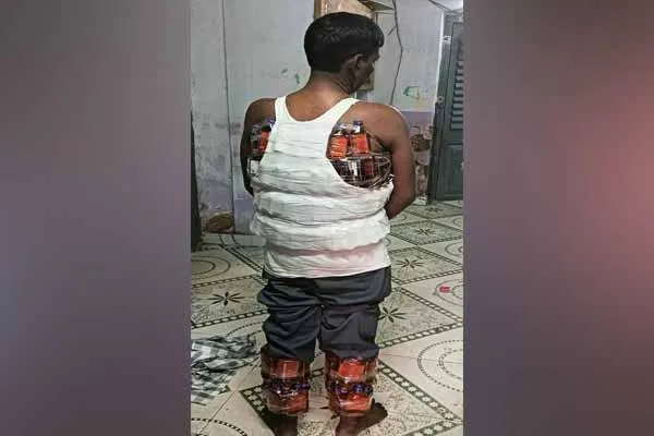 Man arrested for liquor bottles in an innovative way
