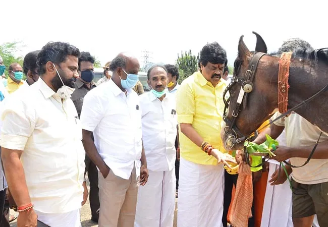 tamilnadu minister rajendra balaji provide foods for animals 