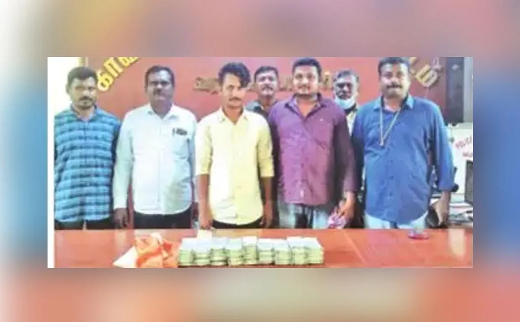 The employer who told you to stay safe ... the worker who hid with 30 lakhs! Rajasthan police beat up !!