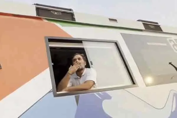 Rahul Gandhi showered love towards the struglerers