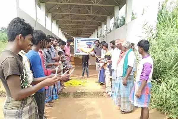 30 villagers struggle  due to heavy rains