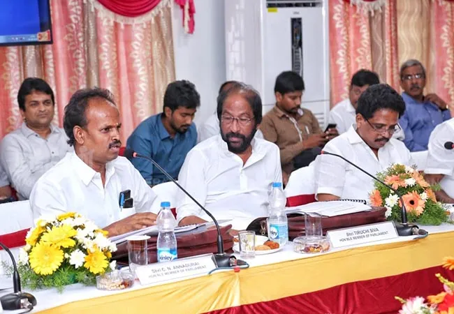 Non-basic railway station  Thiruvannamalai MP complains at Southern Railway officials meeting