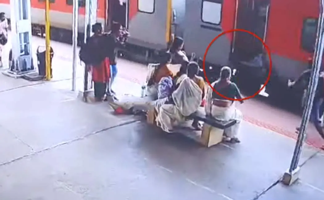 Police saved a soldier who tried to board a moving train