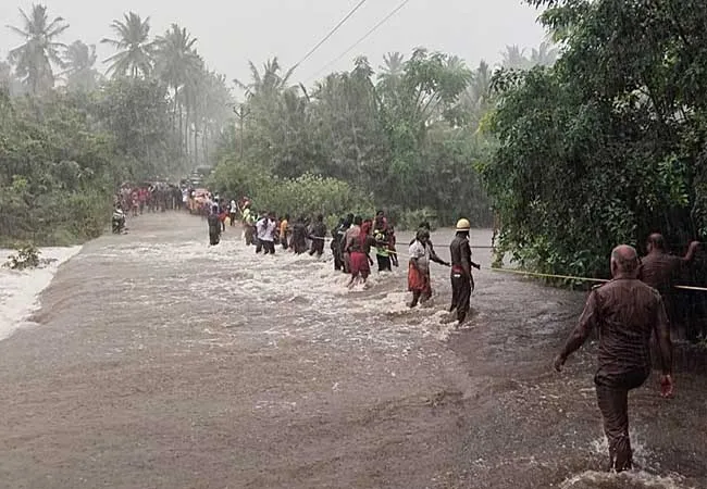 bridge floods - Trapped devotees rescued!