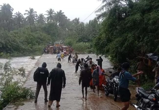 bridge floods - Trapped devotees rescued!
