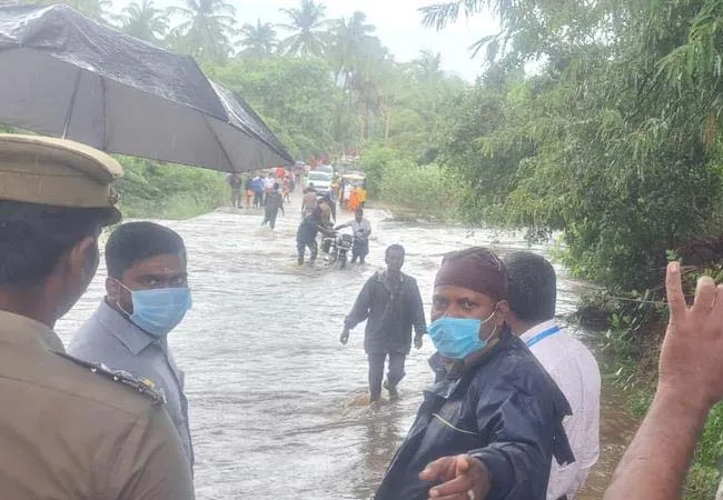 bridge floods - Trapped devotees rescued!