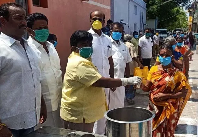 virudhunagar district admk and dmk parties mlas provide help peoples 