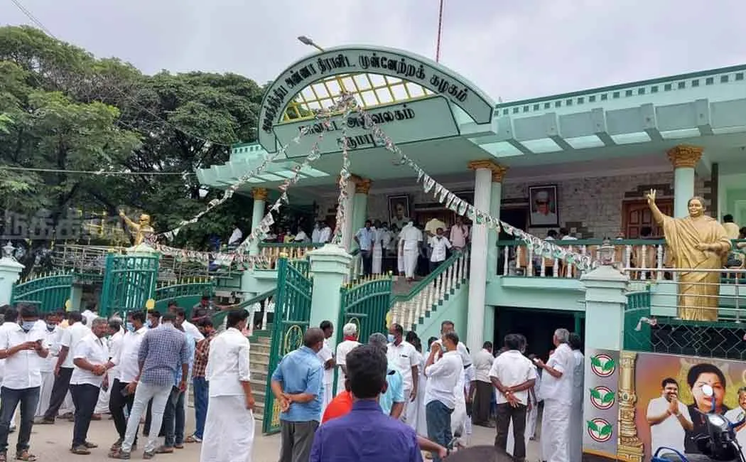 Two arrested for helping Rajendra Balaji escape