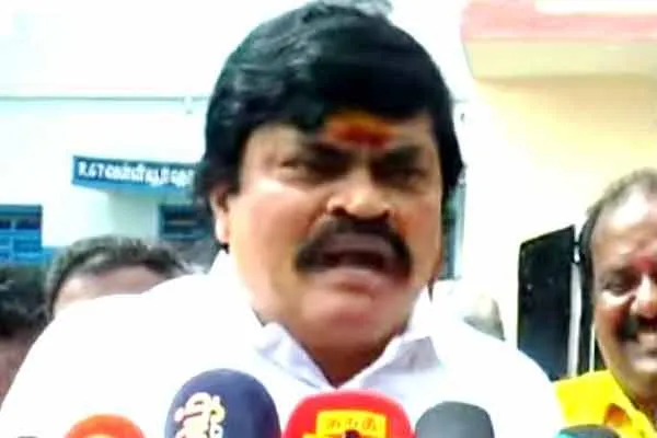  Rajendrabalaji predicts Vijay will only divide DMK votes