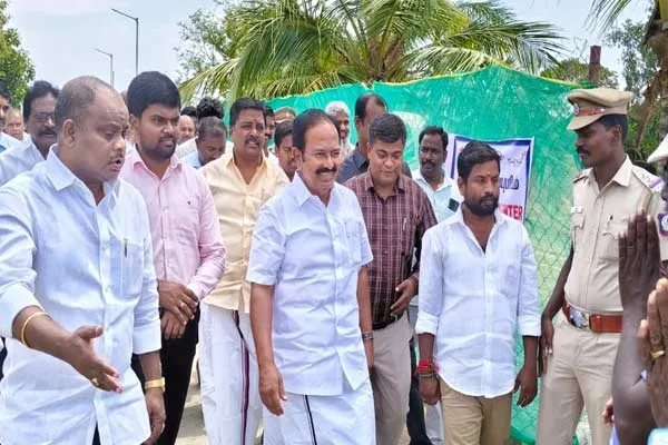 Tourism Minister Rajendran inspects Pichavaram