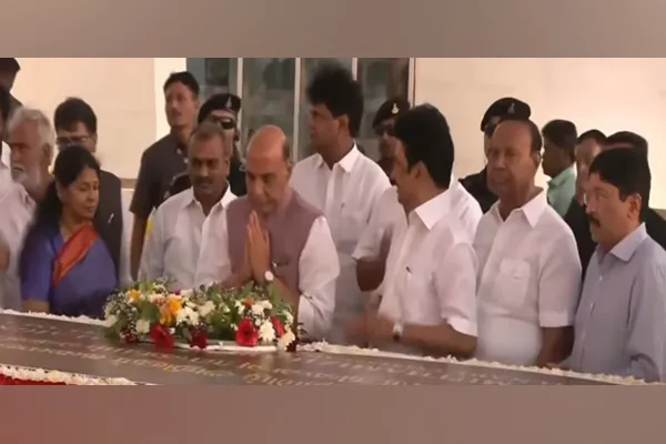 Union Minister Rajnath Singh Tribute to kalaignar at his memorial