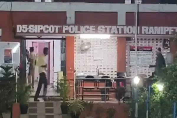 Petrol hit on police station at ranipet 