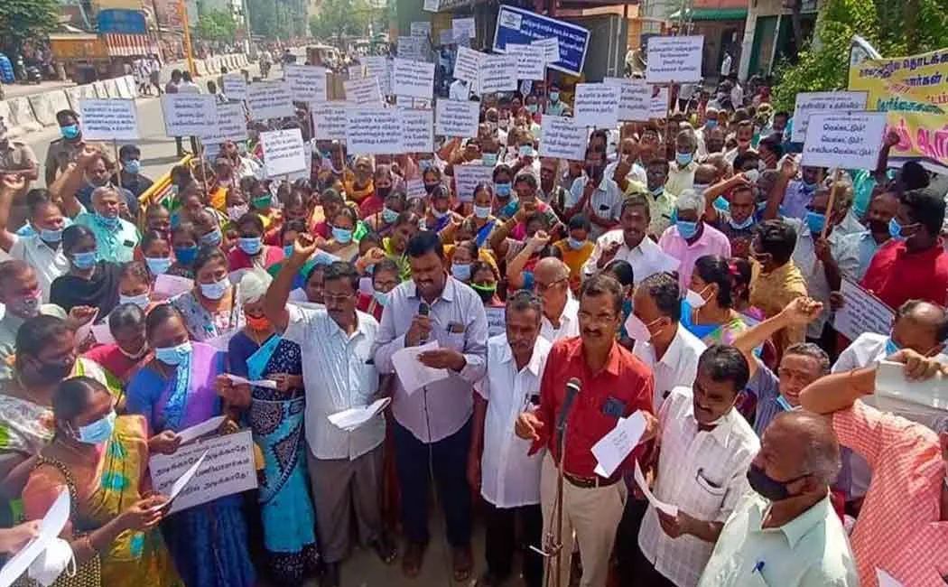 Ration shop employees involved in the struggle