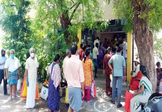 ration shops peoples not followed the social distancing 