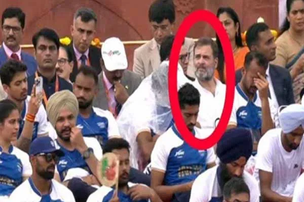 '5th row for Rahul Gandhi' - Congress leaders strongly condemned