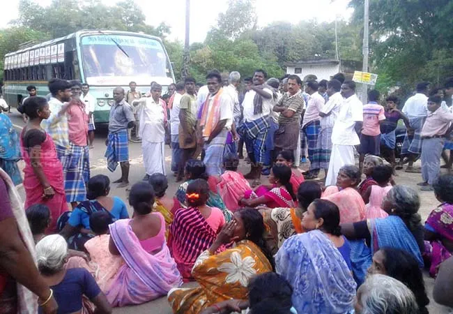 kajacyclone pudukkottai district rice bundled  peoples strike 