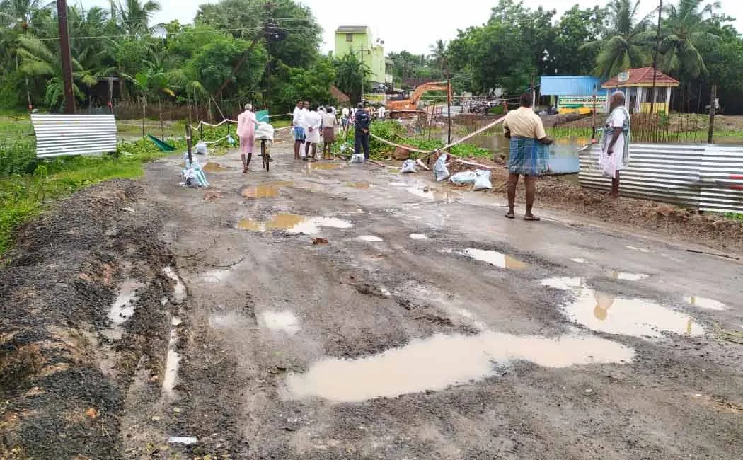 Bhuvanagiri-Kurinjipadi road cut off due to continuous rains