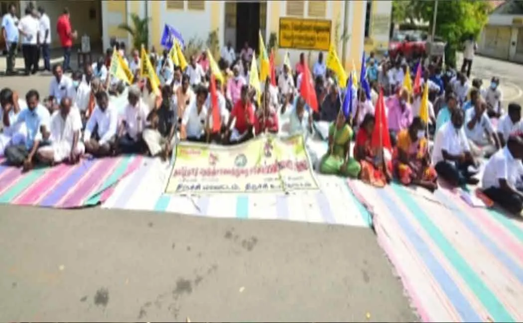 Tamil Nadu Highway Road workers involved in the Tarna struggle