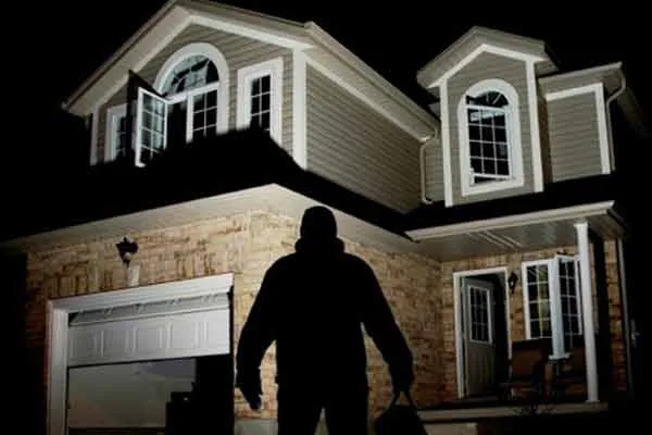Attempt to rob various houses including police  house ...