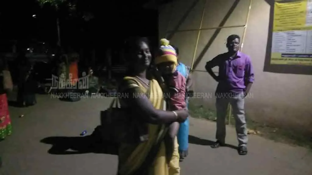  Elections officers have no salary .. Struggling with infants in the snow