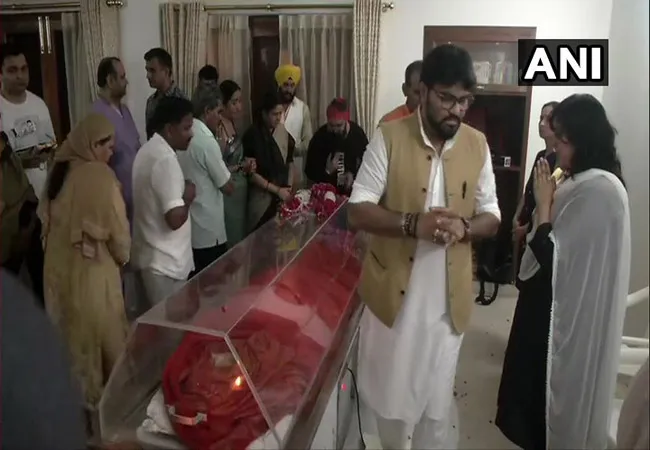 former foreign minister sushma swaraj passed away For the public's tribute Sushma Swaraj's mortal remains kept in her residence.
