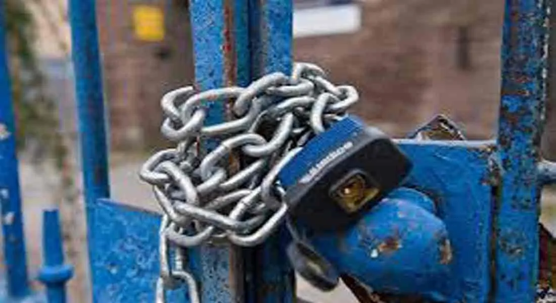  The lock people put on the municipality office!
