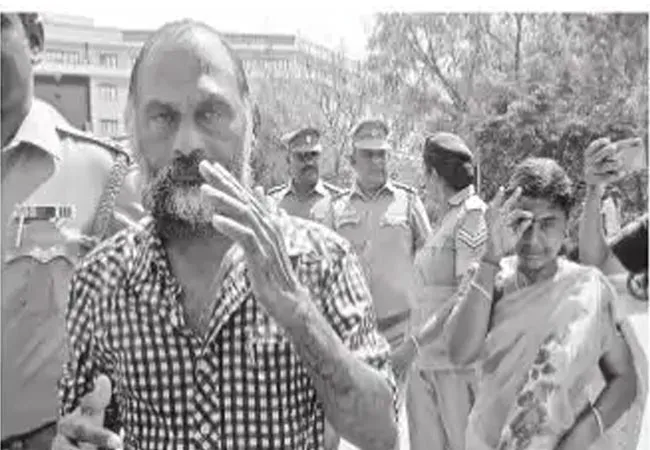 salem district collector office couple incident police 